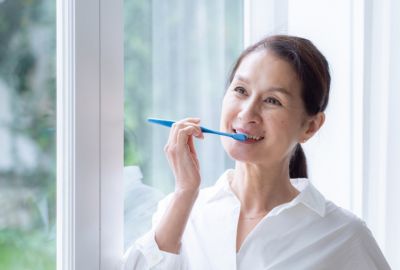 How to clean dental implants at home