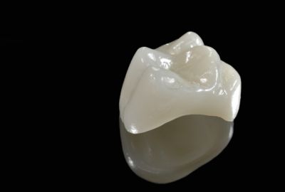 Ceramic dental crowns